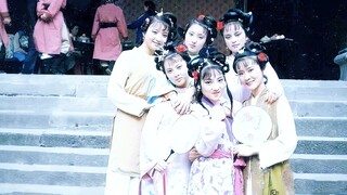 أوصي بمشاهدة هذا الفيديو للمتابعين المخضرمين لرواية "حلم الغرفة الحمراء"، فأنا خائف من أن يشاهد عامة