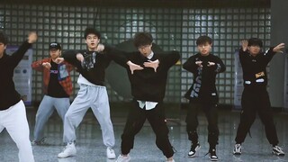 Cảnh chết chóc xã hội!! Lalisa bị theo dõi khi đang khiêu vũ ở Tòa nhà Shaw sau buổi tự học buổi tối