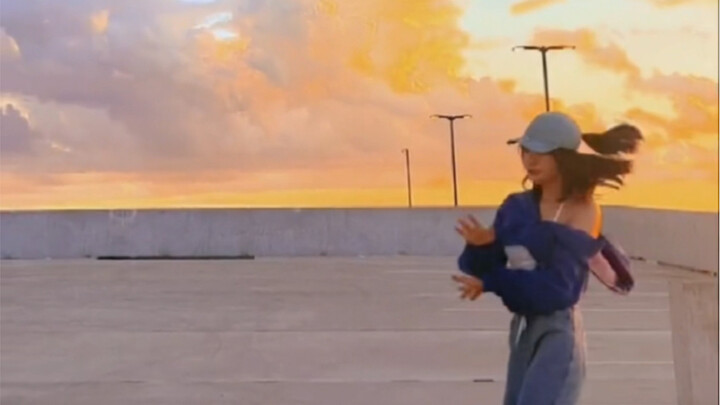 有谁会拒绝在夕阳下跳舞呢《Hype boy》【New jeans】