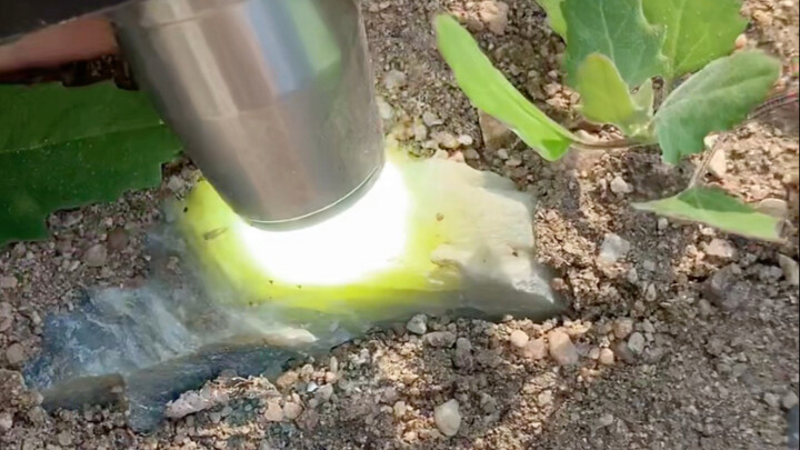 Even a simple stone by the roadside, when skillfully carved, can dazzle everyone and turn waste into