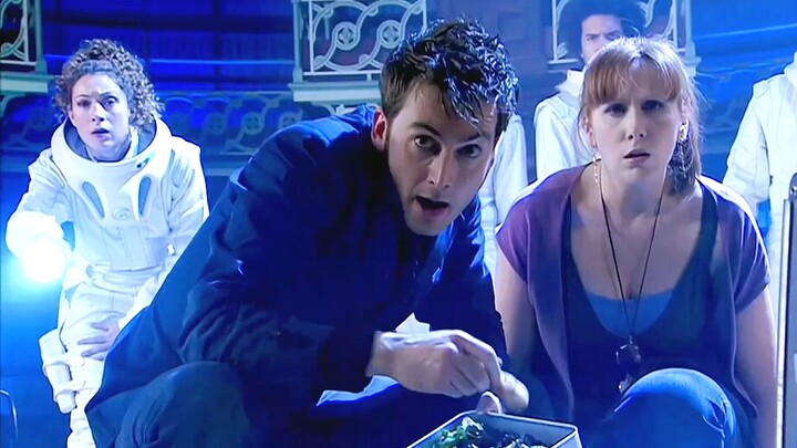 ألقى الدكتور ساق دجاجة نحو الظل، وتحولت الساق فور وصولها إلى الأرض إلى عظام بيضاء.