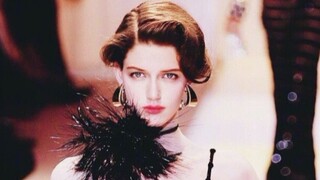 A fairy-like dress paired with a stunning beauty—her looks alone are enough to make everyone else se