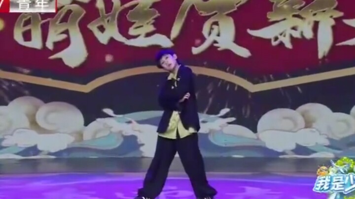 TFBOYS fourth-generation member Yang Bowen, at age 11, appeared on Beijing TV’s show “I Am a Teenage
