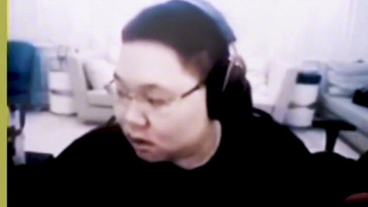 Game streamer PDD changed his outfit four times in a row out of patriotism.