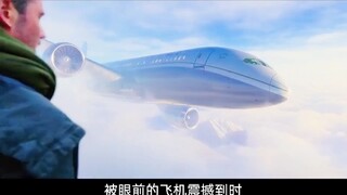 他突然惊醒却看到身边的物品竟然在发生奇妙的变化