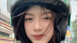 naik ojek aja tetep cantik