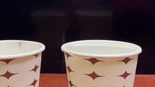 Cốc giấy rỗng vs cốc giấy đầy, phun lửa vào chúng, kết thúc có giống như bạn tưởng tượng không?