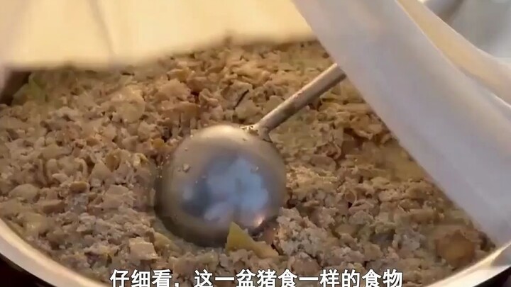 Đồ ăn ở công trường chẳng khác gì cám heo, cô gái ra trước cổng bán cơm hộp, buôn bán đắt khách đến 