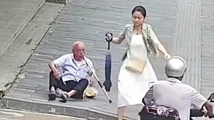 Cụ ông 80 tuổi bị ngã được cô gái đỡ dậy, hơn 20 ngày sau cụ đã đích thân mang rau do mình tự trồng 
