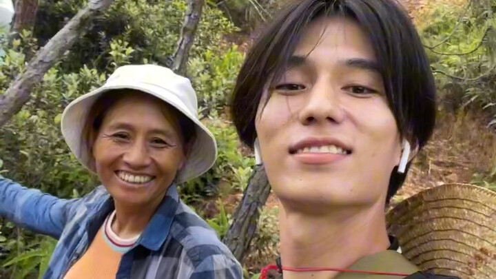 Mạnh dạn xin mẹ chụp ảnh chung đi, nếu không sau này người hối hận chính là bạn đấy. Mạnh dạn lên, đ