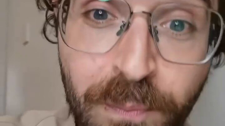 A Lebanese boy explains why he chose to study in China