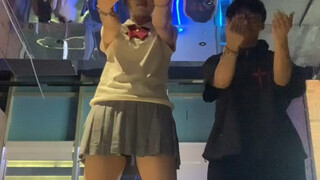 ได้เต้นเพลง『ビビデバ』กับเพื่อน