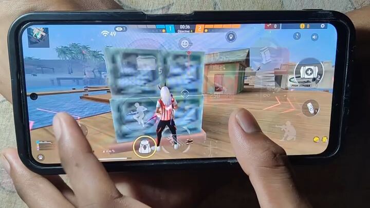 ONE HAND GAMEPLAY