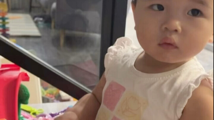 Không phải bấm! Mà là gõ! Loạt video thường ngày dỗ con