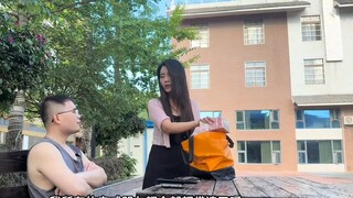 Tôi đã mượn quà đính hôn của anh rồi. Chúng ta cưới nhau được chưa? Sao anh còn phải trả tiền xe buý