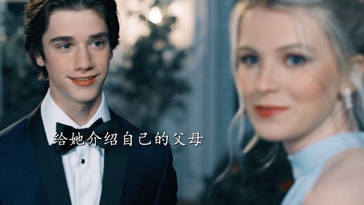 “Handsome Campus Announcer vs. Gorgeous Senior Sister: This Visual Match Is So Addictive!!”
