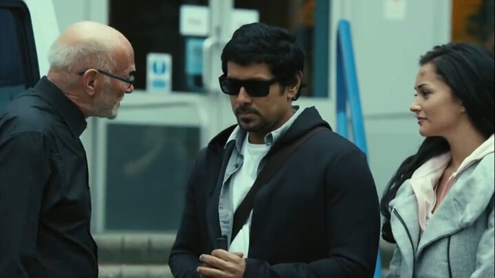 Thaandavam (2012)