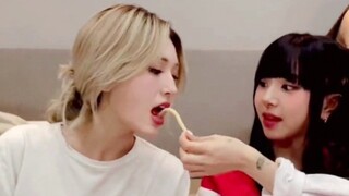 SOMI updated eating fries with TWICE!