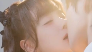 Ternyata dia adalah cinta pertama yang selama ini dicari oleh CEO dingin itu