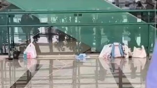 Giữ dòng chảy, Johnny đang leo lên, chúng ta đang tiếp nhiên liệu