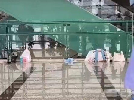 Giữ dòng chảy, Johnny đang leo lên, chúng ta đang tiếp nhiên liệu