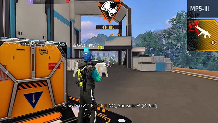 1 vs 4 CLUTCH with MP5😱