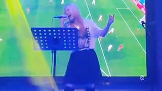 Begitu saya membuka mulut, saya menahan penonton Gadis itu menyanyikan lagu "Slam Dunk", dan Ye Qing