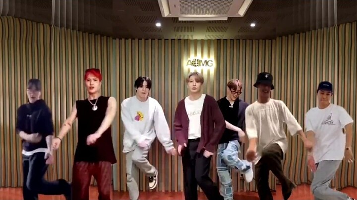 GOT7, all seven members, dance to Youngjae’s “Vibin”! GOT7 FOREVER!