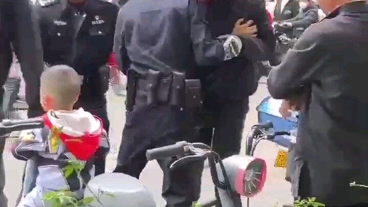 Teman ini mainnya lumayan jago nih, sepertinya sudah berlatih