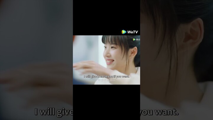 冷酷校草的巨大反差，為灰姑娘，竟甘願與萌娃爭奪玩偶！💕 Chinese Television Dramas #吴俊霆 #卢昱晓 #时光与他恰是正好