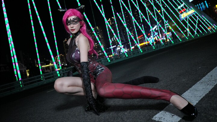 The cat girl also wants to dance in the dark night~Ake cosplays [Early Morning] with a light and cha