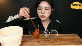 Vững bụng với burger cơm và mì hộp phần cuối #anngonmoingay