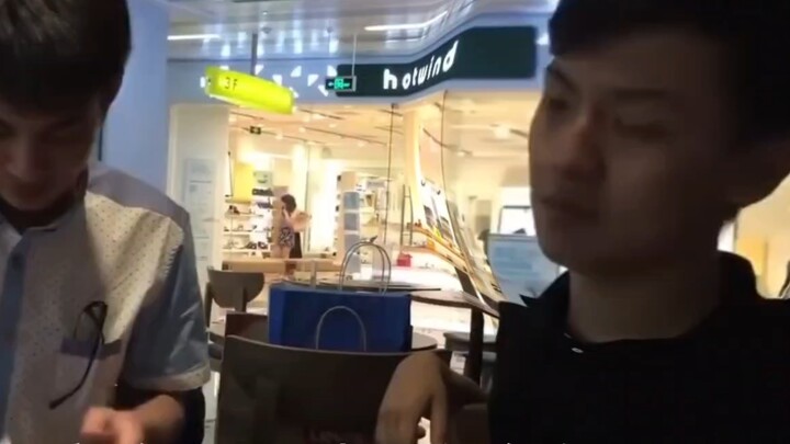 Wang Qing, kau seperti hantu laki-laki, kau tahu itu?