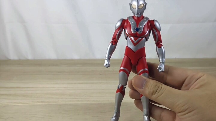 That adult from 8 years ago?! Bandai Ultra act Zoffy Ultraman unboxing review