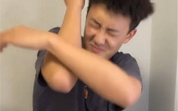 A must-see memory with my female desk mate! Throwing your book