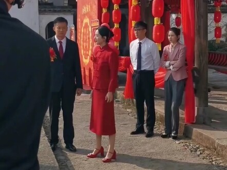 Cute Yingbao forgot her lines.