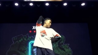 Xiao Jie danced the calories so well, he is indeed a comedian with a locking style