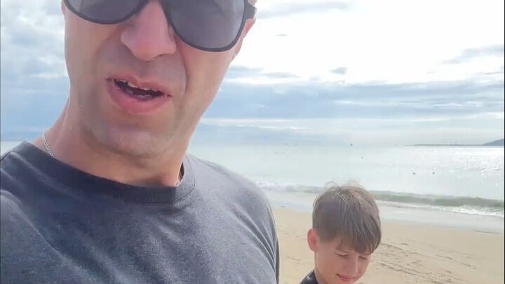 حول قيام الزوج بتعيين معلم تعليمي متميز براتب مدى الحياة قدره 2 مليون يوان لطفلهما