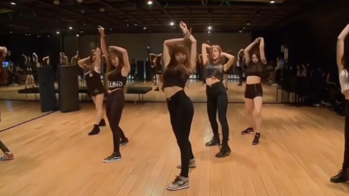 Bảy cô con gái lớn cùng nhau luyện tập, khoe tài năng vũ đạo trong phòng! Tài năng ngang ngửa, nếu h