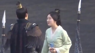 【تسريبات من مسلسل "نجمة تضيء الطريق"】 آه آه شيء لم أره من قبل! هاهاها زاو لوسي تأكل البطاطا الحلوة و