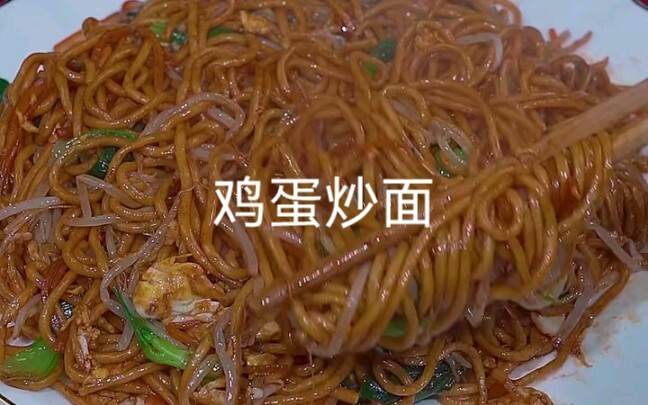 في المستقبل، إذا أردت تناول المعكرونة المقلية، فلا داعي للذهاب إلى الخارج لشرائها بعد الآن، اصنعها ب