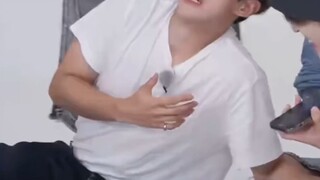 毫无防备的丝带姐惨遭横祸 #徐明浩   #straykids   #选秀   #徐明浩the8   #seventeen