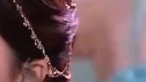 Dunhuang goddess? ? No, it’s an Indian dancer, right?
