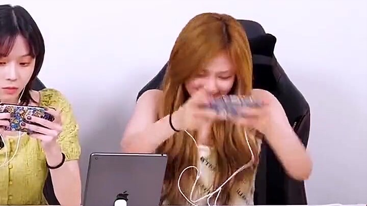 【aespa】Doesn’t it look just like you when you’re playing games and your defense is broken?