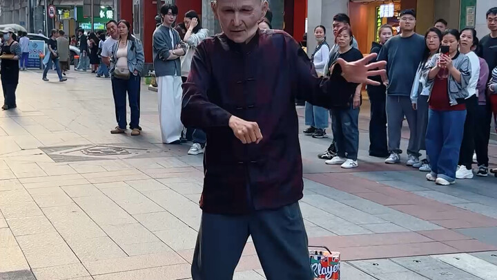 นึกว่าคุณลุงแค่ผ่านมา แต่กลับไม่คาดคิดว่า…