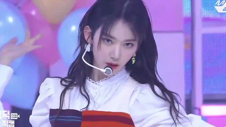 [Sakura Miyawaki] She seems to have a "killer straight-shot" syndrome.