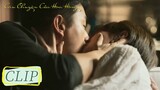 Clip Tập 18 Nụ hôn trên sofa! Tô Tô Chấn Hoa tiến gần đến nhau hơn | Câu Chuyện Của Hoa Hồng | WeTV