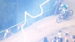 自行车手翻车后上演神级超车逆转夺冠#励志#神操作
