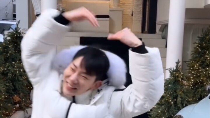 What a blast from the past! 2AM’s Jo Kwon and EXO take on “First Snow”!!!