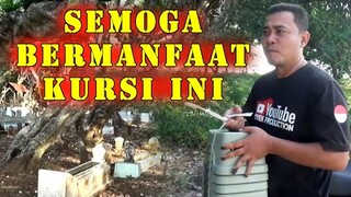 Kursi buat ziarah di makam biar tidak jongkok